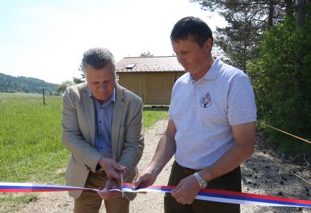 OTVORITEV IN PREDAJA ČEBELJNJAKA 23 FOTO LJUBO VUKELIČ